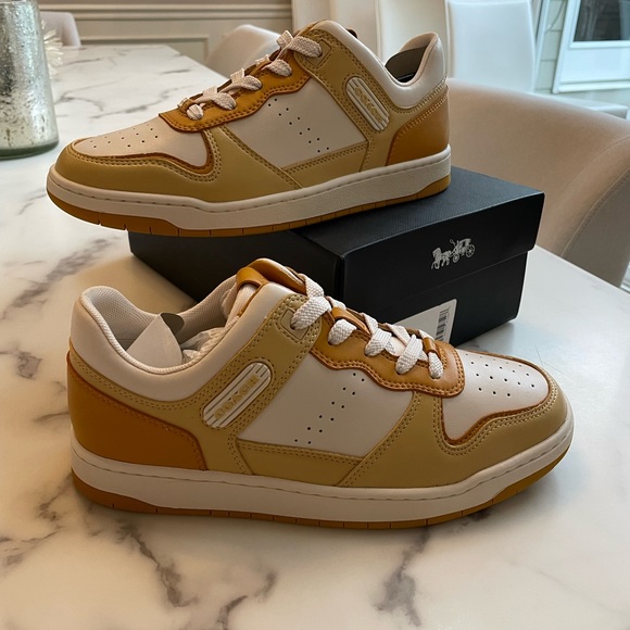 New COACH C201 Sneakers in color combo ‘Chalk/Hay’ - Picture 2 of 4
